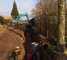 Ouverture de la tranchee pour passer l'ensemble des fourreaux pour la viabilisation