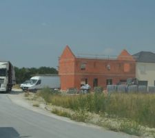 2015/07/02: Livraison de la charpente et des tuiles