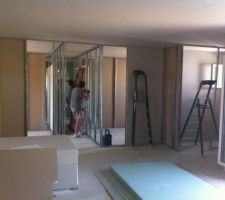 Pose des cloisons avec isolation phonique