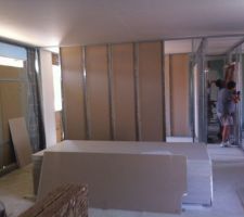 Pose des cloisons avec isolation phonique