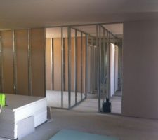 Pose des cloisons avec isolation phonique