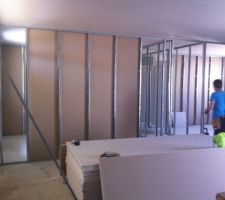 Pose des cloisons avec isolation phonique