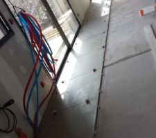 Pose de la première rangée de carreaux.