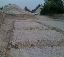 Et les fondations avec la ferraille dans la foulé.