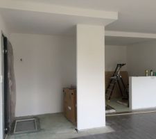 Carrelage entrée, salon, séjour, cuisine, bureau et cellier en cours de réalisation