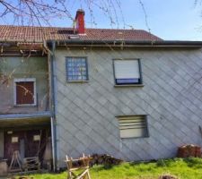 L'arrière de la maison avec la terrasse au 1er