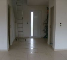 Carrelage termin&eacute; hall d'entr&eacute;e