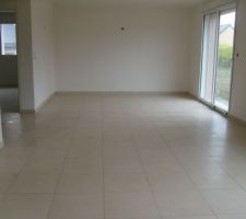 Carrelage termin&eacute; s&eacute;jour et salon