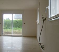 Carrelage termin&eacute; au rez-de-chauss&eacute;e