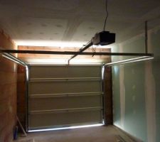 Porte de garage sectionnelle motoris&eacute;e