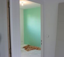 Chambre bébé avec la couleur