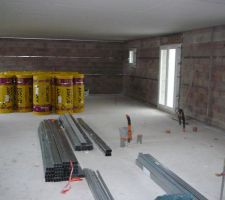 24 rouleaux de GR32 100mm, 1,2*5,4 et toute l'ossature nécessaire