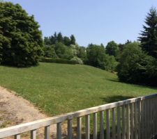 Vue g&eacute;n&eacute;rale depuis l'entr&eacute;e du terrain