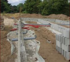 Vide sanitaire avec passage des gaines et des tuyaux eaux usées