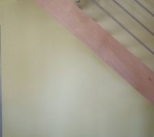 Sous l'escalier Monsieur voulait du jaune!!!!