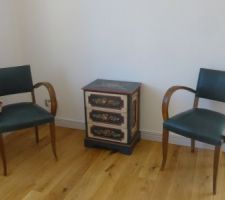 Avons ressorti nos fauteuils et la commode ( chambre )