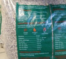 Quelques sacs de pellets, achetés pour le moments, par contre, 5,50? le sac, ça pique mais on en avait besoin de suite