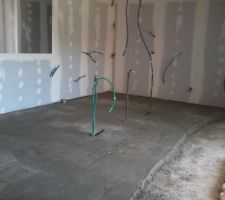 Chape ravoirage avec emplacement gaines du futur ilôt