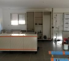 Cuisine, après une journée de montage