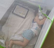 Faut bien faire dormir les petits au milieu du chantier !!