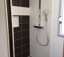 Colonne de douche salle d'eau