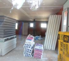 Les plafonds sont faits, et les murs sont en cours.