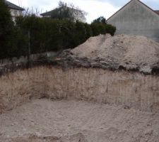 Terrassement sur toute la largeur du terrain
