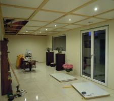 Installation du plafond et de l'&eacute;clairage