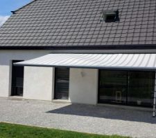 Les 2 stores bannes sont installés !