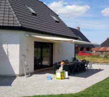 Les 2 stores bannes sont installés !