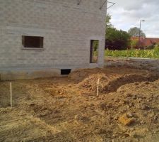 Vide sanitaire derri&egrave;re le garage pour terrasse couverte