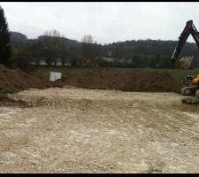 Voici une photo du terrassement.pour la.lise.en place du vide sanitaire