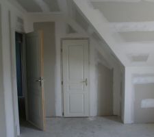Suite parentale porte salle de bain au fonds