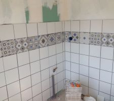 Salle de bains n° 3 travaux en cours avec baignoire balneo prévu d'angle