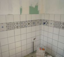 Salle de bains n° 3 travaux en cours avec baignoire balneo prévu d'angle