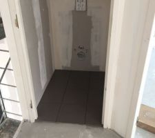 Carrelage toilettes étage