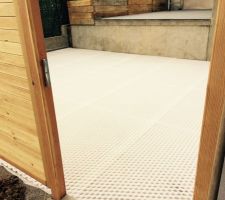 Aire de jeux pour Clément ... L'année prochaine, piscine ?