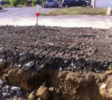 Chemin d'accès au chantier empierrement en 0/80.