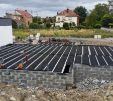 Pré construction de la dalle!  A peine 2 jours ! Bravo ! Toujours à  vérifier Qd même si les règles de l'art sont faites! Bcp de photos !