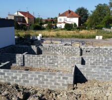 Montage des parpaings 1 semaine plus tard
