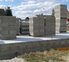 Les parpaings viennent d'&ecirc;tre pos&eacute;s... maintenant on verra quand commencera l'&eacute;l&egrave;vation des murs