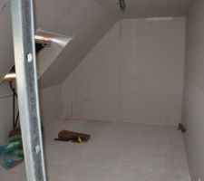 Etage placo en cours, chambre amis