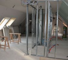 Etage: vue mezzanine et future SDB