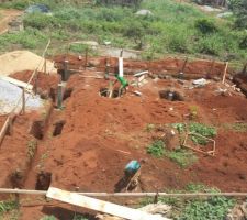 Fondations : Les semelles isolées et amorces sortent de terre