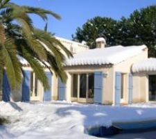 S'il fait soleil le plus souvent , de temps en temps , on a de la neige ! Pour info , dans les r&egrave;glements de la construction (R&eacute;gles NV )et &agrave; altitude comparable ,  la r&eacute;gion de perpignan est la r&eacute;gion de France o&ugrave; la surcharge de neige est la plus importante !