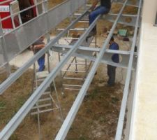 Pose du balcon par le serrurier