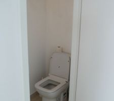 Toilettes du bas