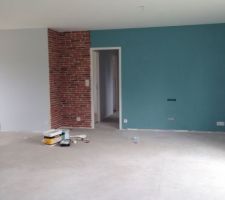 Le mur de parements la o&ucirc; il y aura le po&ecirc;le &agrave; granul&eacute;s, il reste encore &agrave; faire les joints