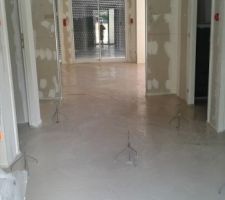 Chape anhydrite en cours (non lissée).
