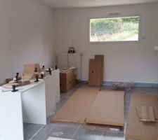 Cuisine IKEA en cours de montage
